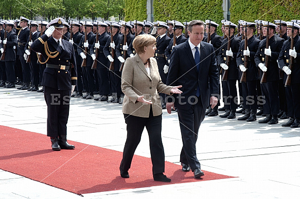 Angela Merkel receives the Prime Minister of the United Kingdom David Cameron